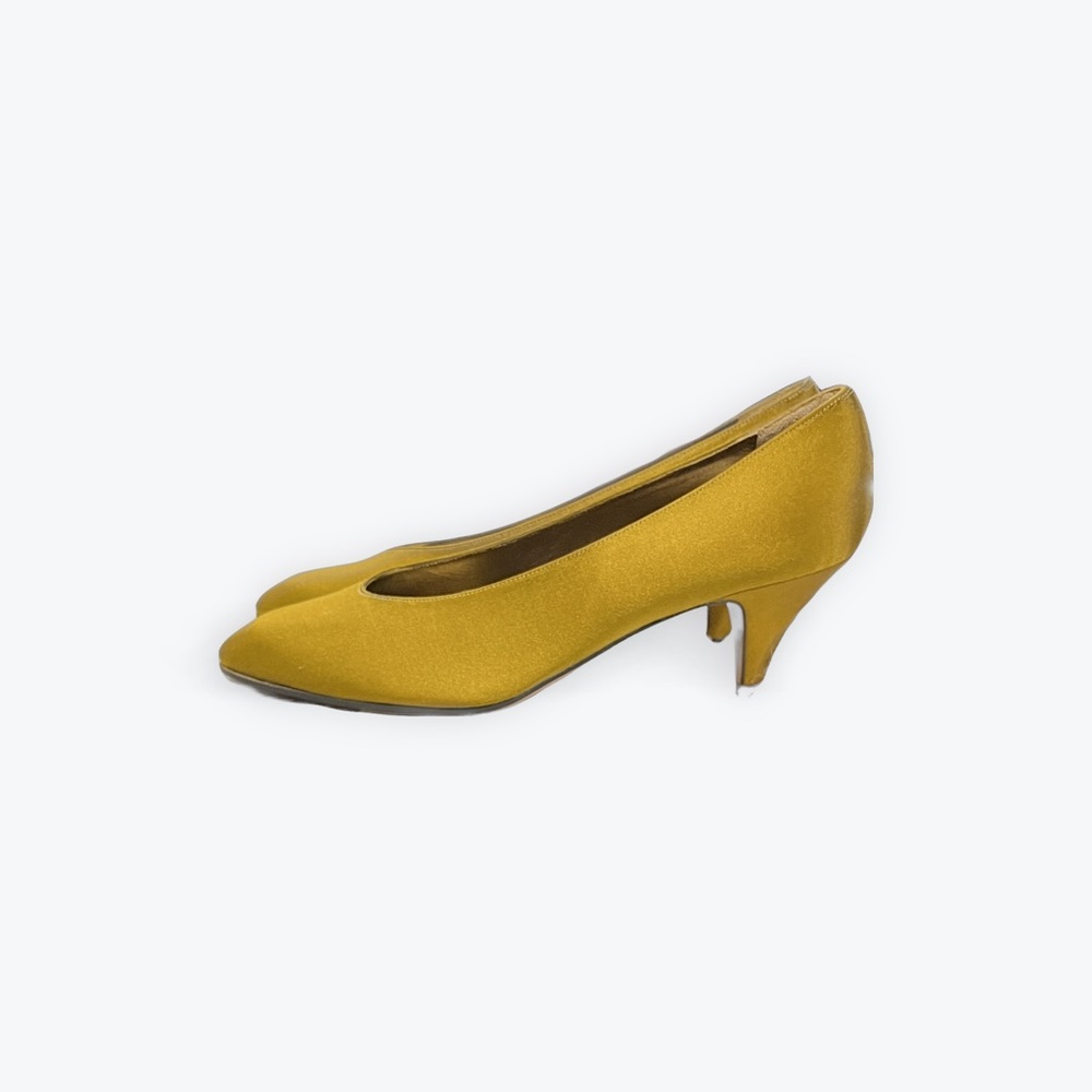 Vintage Yves Saint Laurent Satin Kitten Heel Pumps. Size 7. - Picture 4 of 7